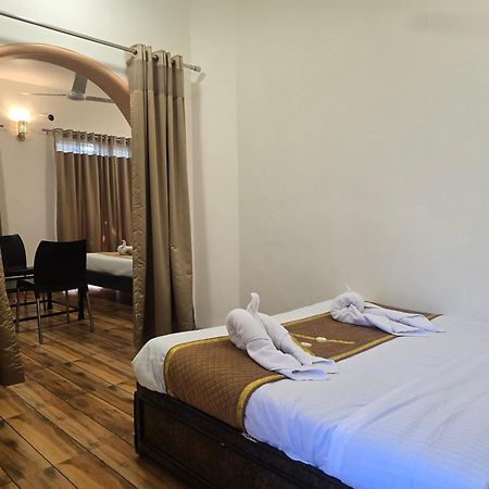 Hotel Vyankatesh & Pure Veg Restaurant Mahābaleshwar Exteriör bild