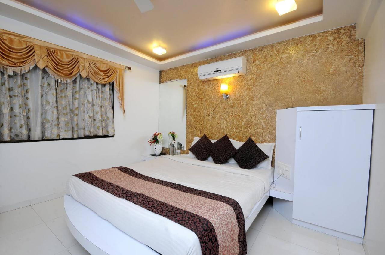 Hotel Vyankatesh & Pure Veg Restaurant Mahābaleshwar Exteriör bild