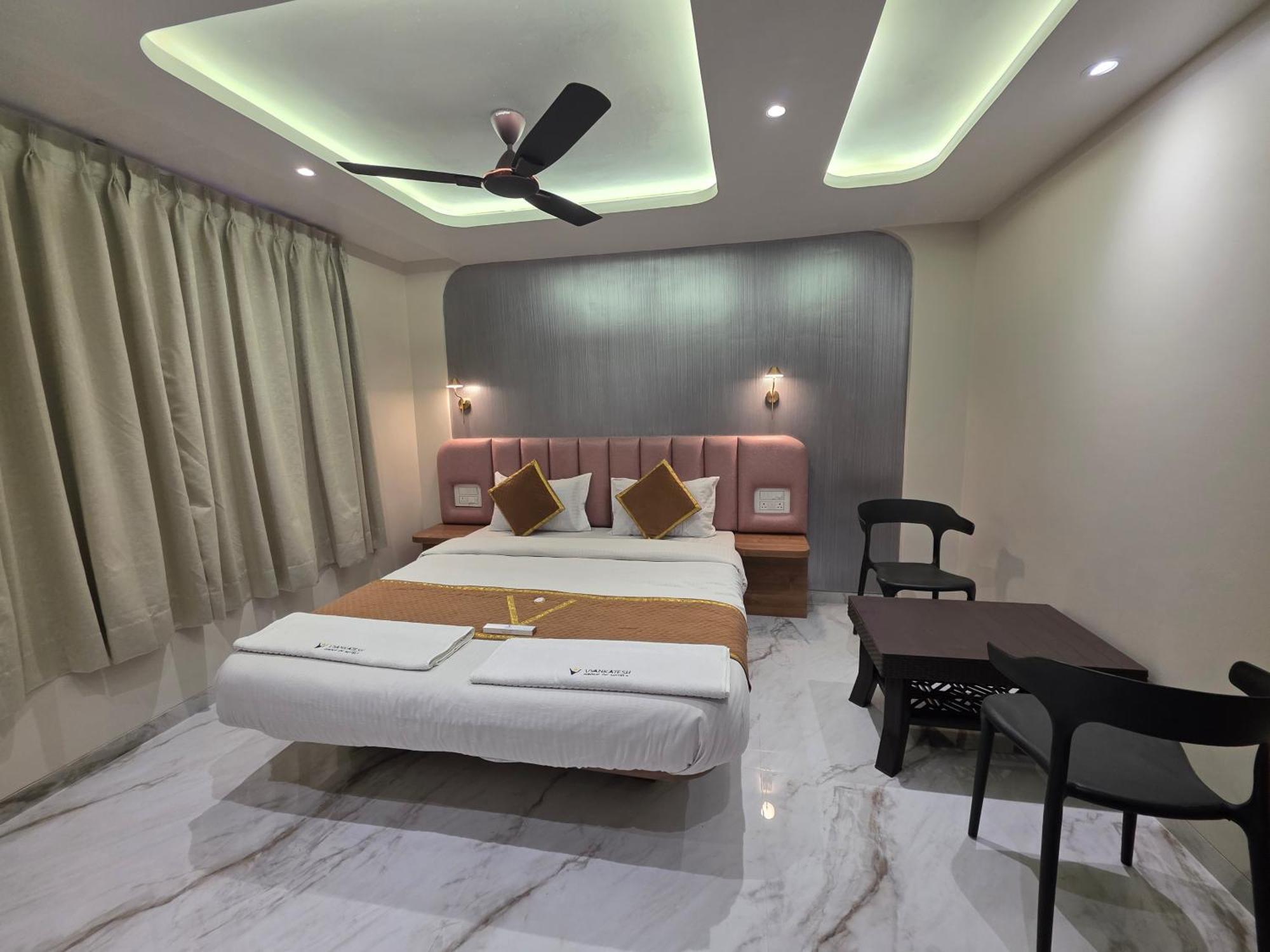 Hotel Vyankatesh & Pure Veg Restaurant Mahābaleshwar Exteriör bild