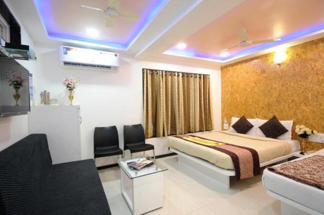 Hotel Vyankatesh & Pure Veg Restaurant Mahābaleshwar Exteriör bild