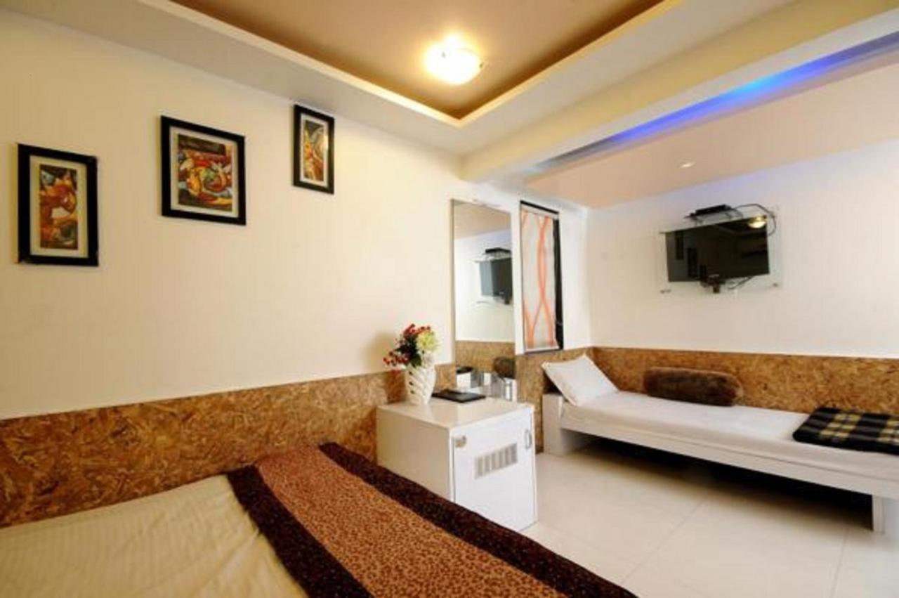 Hotel Vyankatesh & Pure Veg Restaurant Mahābaleshwar Exteriör bild